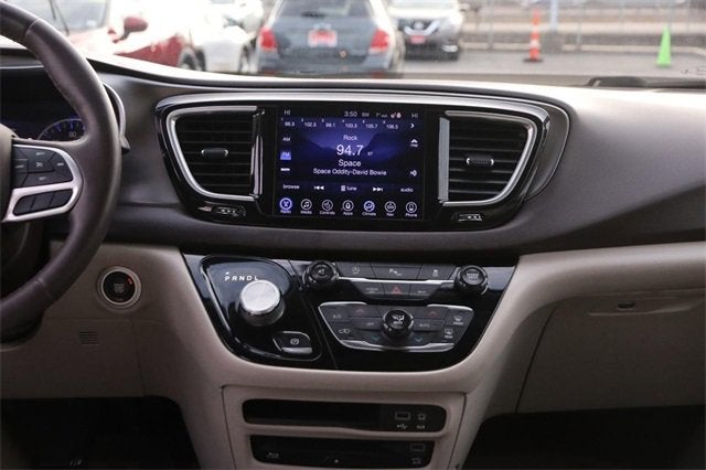 2017 Chrysler Pacifica Touring-L Plus