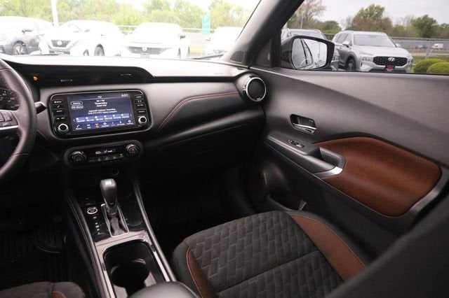 2023 Nissan Kicks SR