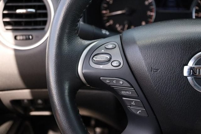 2017 Nissan Pathfinder SL
