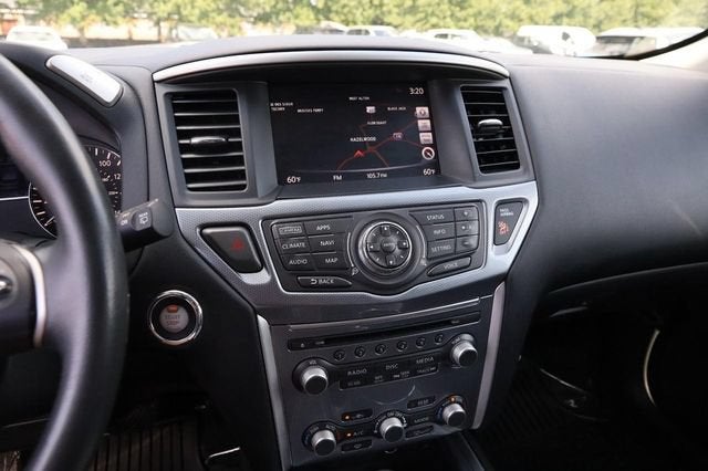2017 Nissan Pathfinder SL
