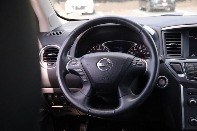 2017 Nissan Pathfinder SL