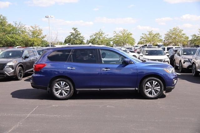 2017 Nissan Pathfinder SL