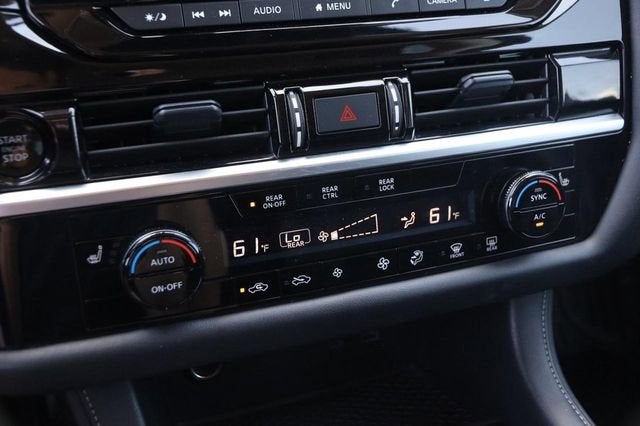 2025 Nissan Pathfinder SV