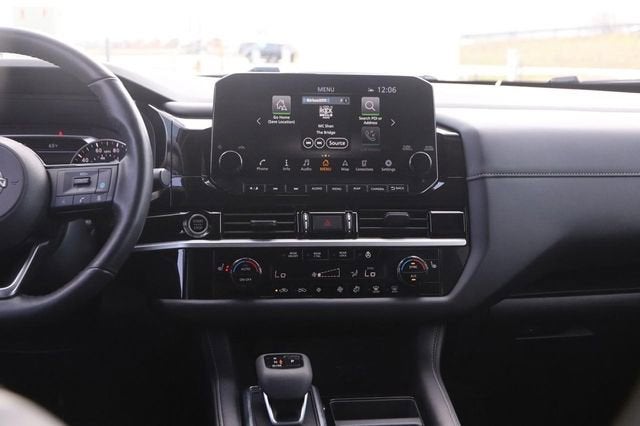 2024 Nissan Pathfinder SL