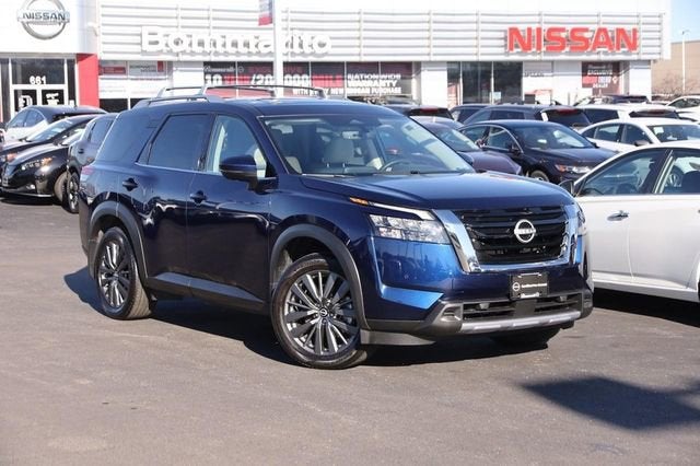 2025 Nissan Pathfinder SL
