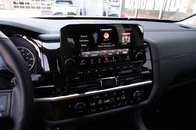 2025 Nissan Pathfinder SL