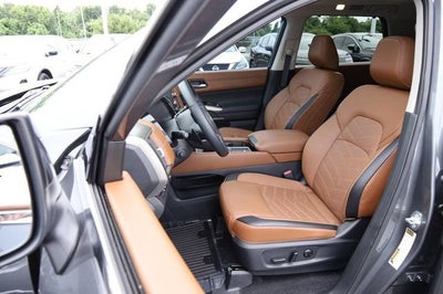 2025 Nissan Pathfinder Platinum