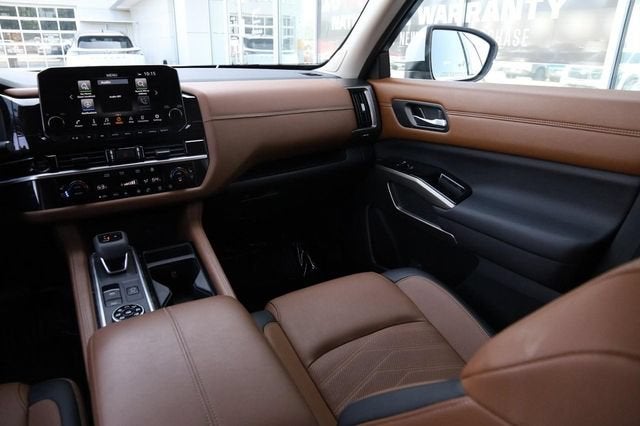 2025 Nissan Pathfinder Platinum