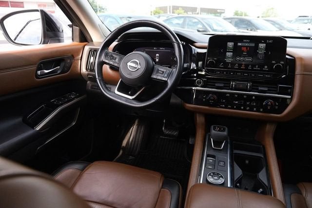 2023 Nissan Pathfinder Platinum