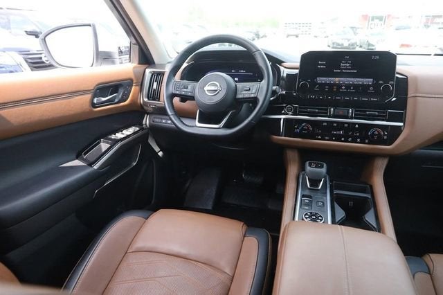 2024 Nissan Pathfinder Platinum