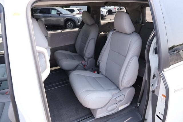 2017 Toyota Sienna Base