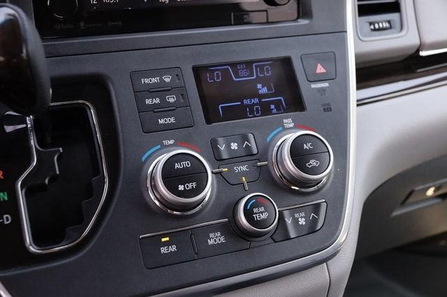 2017 Toyota Sienna Base