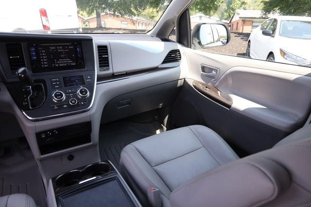 2017 Toyota Sienna Base