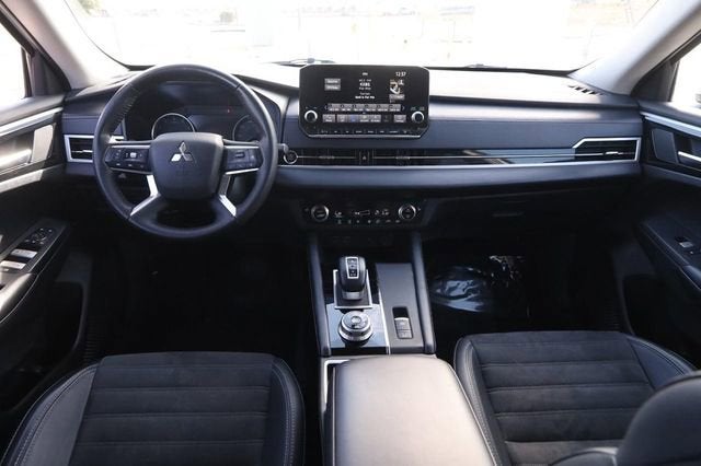 2024 Mitsubishi Outlander SE Black Edition