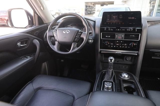 2024 INFINITI QX80 LUXE